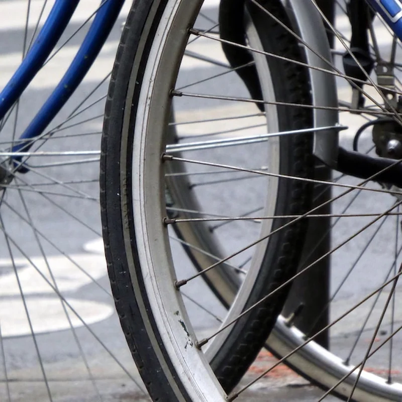 You are currently viewing Centrowanie koła rowerowego – jak wycentrować koło?