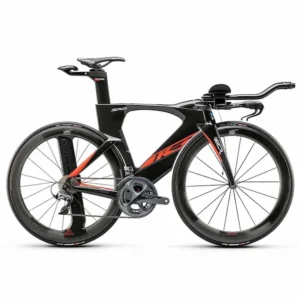 Rower triatlonowy z ramą z węgla i prętami aerodynamicznymi